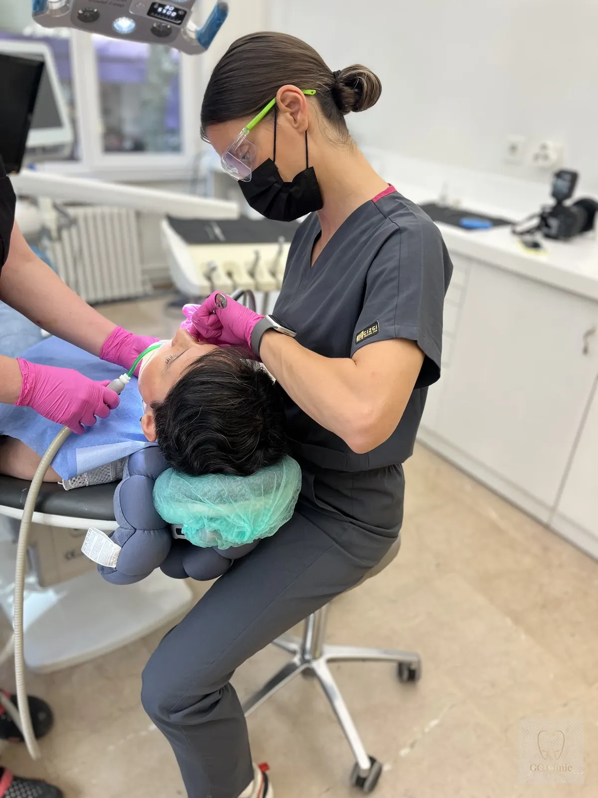 Dr. G. Cansu Öztürk during treatment at GC Clinic Istanbul