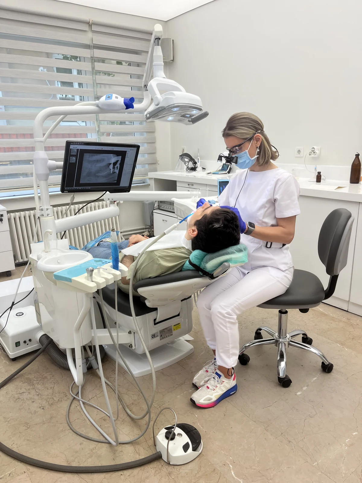 Dr. Cansu Öztürk performing minimally invasive treatment under magnification at GC Clinic Istanbul