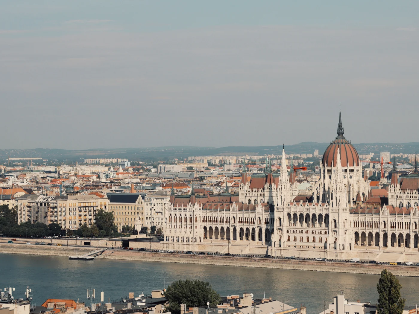 Budapest — Parlament an der Donau, Zahnbehandlung in Ungarn