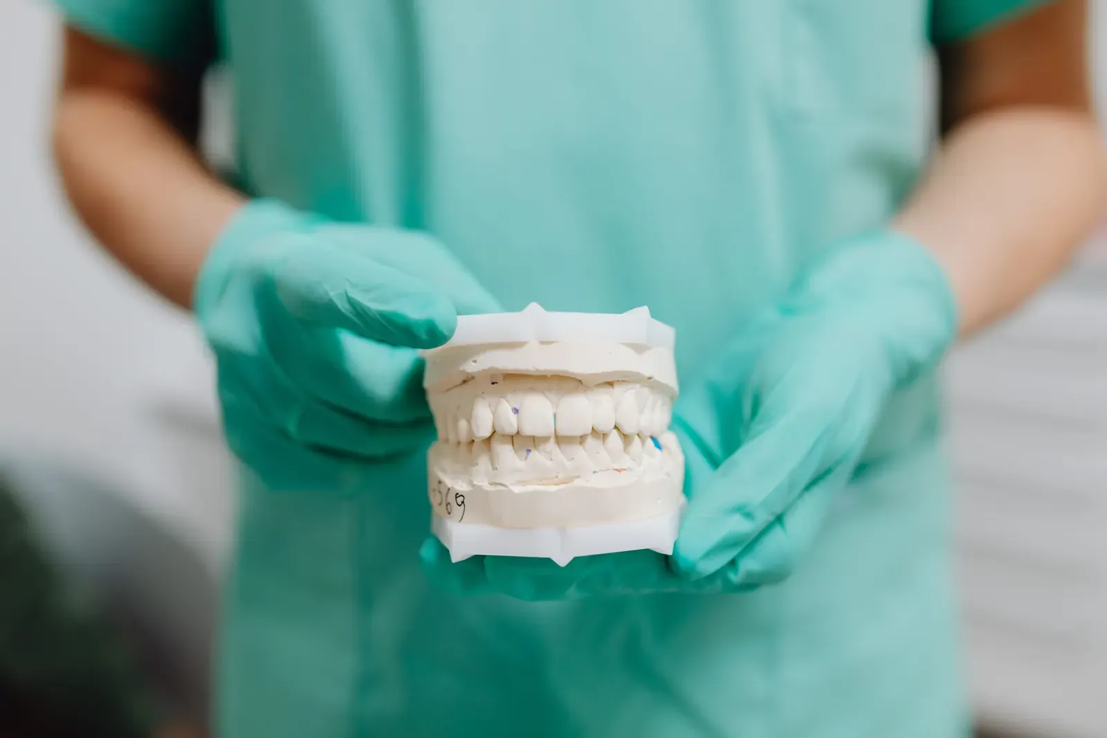 All-on-4 Behandeling Uitgelegd — Vast Gebit in 1 Dag?