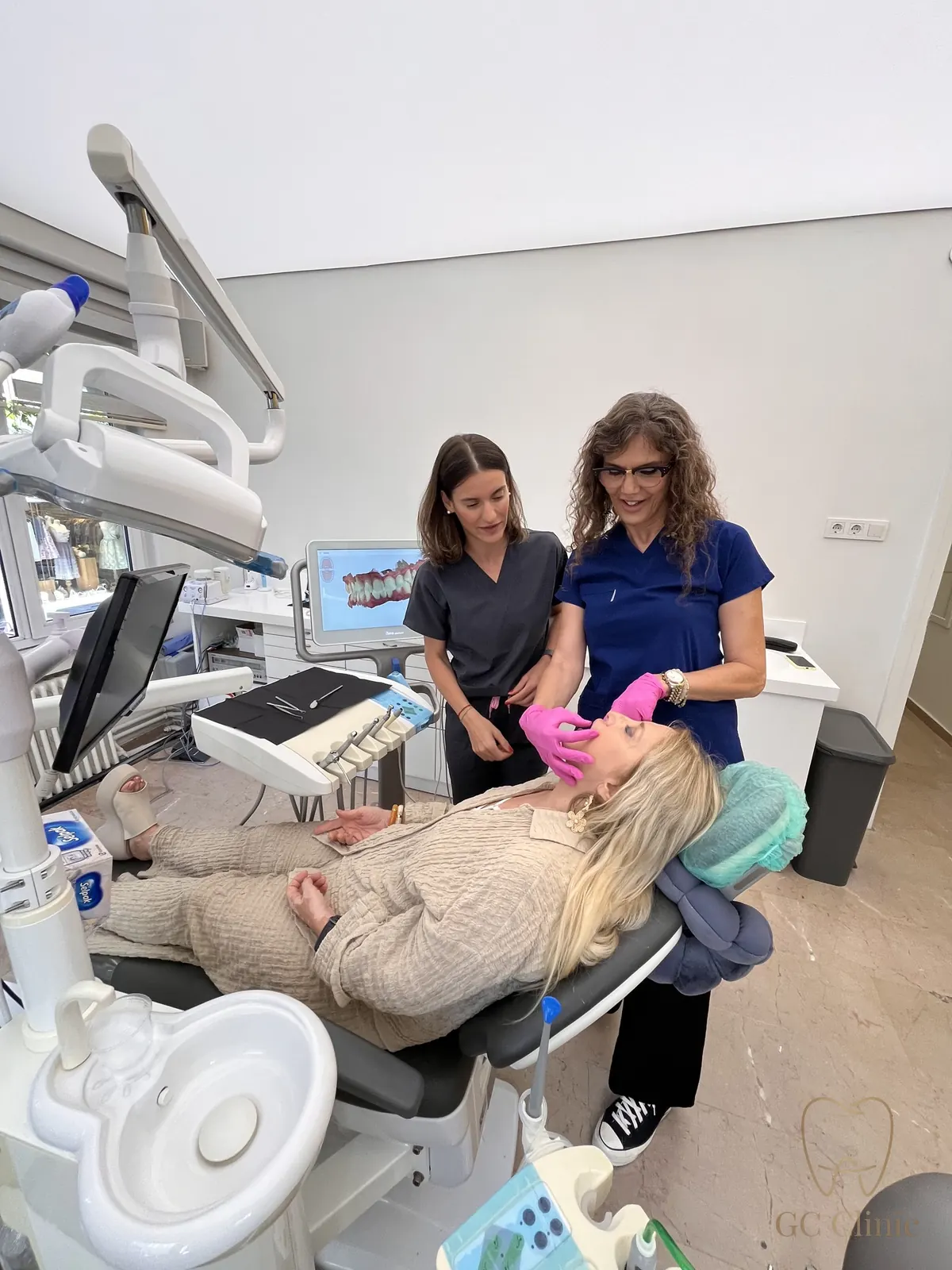 Kostenlose Videoberatung — direkt mit Cansu Öztürk, DDS, MSc — GC Clinic Istanbul