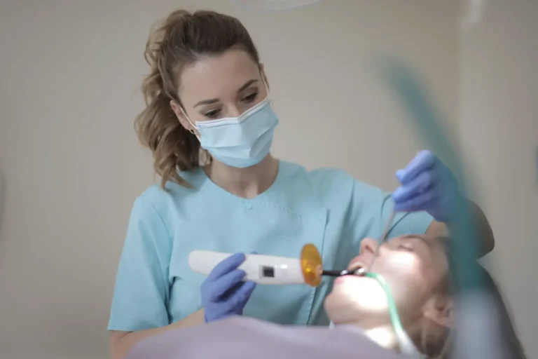 Apexresectie — Microchirurgie voor de Behoud van Uw Tand